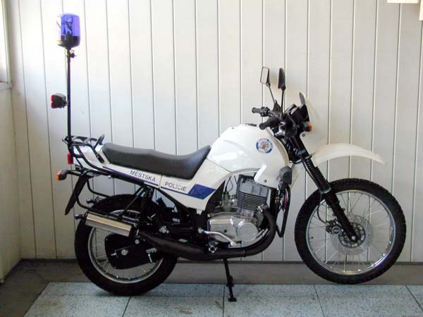 28-JAWA-350-tramp-mest-poli